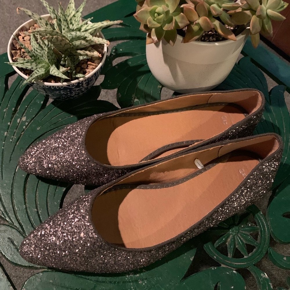 Gap sparkle flats
